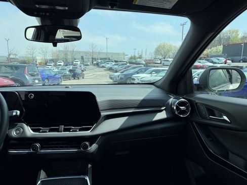 Used 2025 Chevrolet Equinox LT image 36