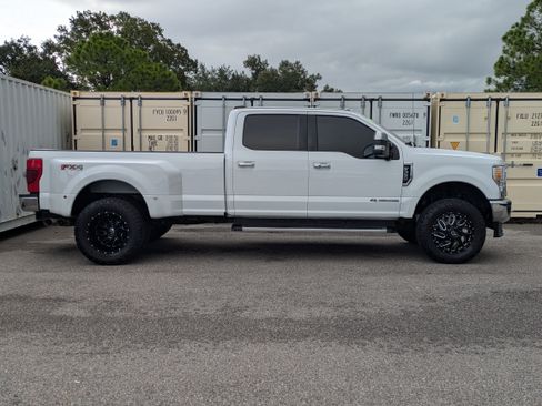 Used 2022 Ford F350 Lariat w/ Lariat Ultimate Package AWD/4WD image 4