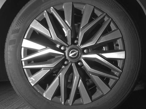 Used 2025 Nissan Altima 2.5 SV image 13