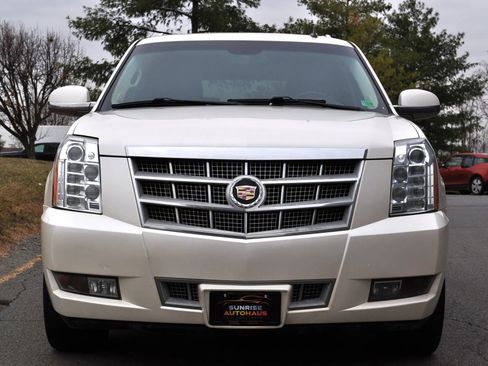 Used 2013 Cadillac Escalade Platinum image 2