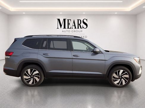 Used 2025 Volkswagen Atlas SE AWD/4WD image 6