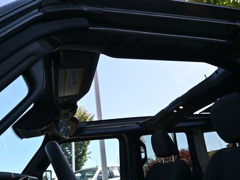 Used 2025 Jeep Wrangler Unlimited Sahara w/ Safety Group AWD/4WD image 30