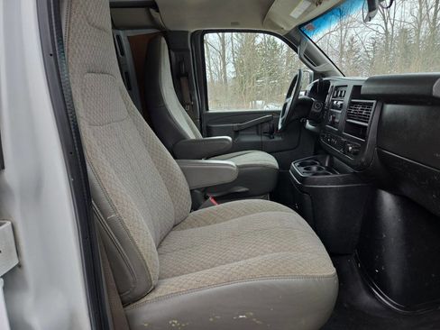 Used 2019 Chevrolet Express 3500 w/ Driver Convenience Package RWD image 12