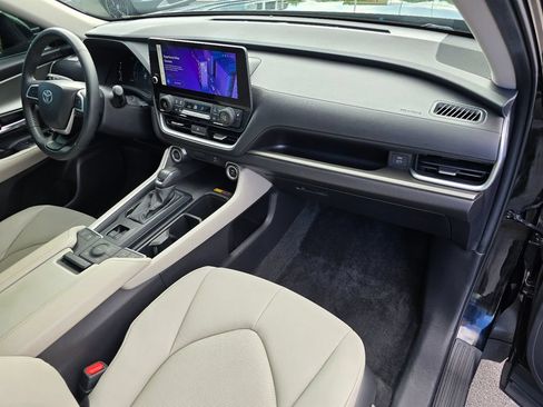 Used 2025 Toyota Grand Highlander AWD image 29