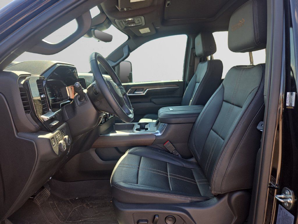 Used 2024 Chevrolet Silverado 3500 High Country w/ High Country Premium Package AWD/4WD image 11