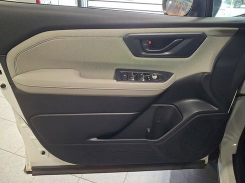Certified 2025 Subaru Forester Premium AWD/4WD image 12