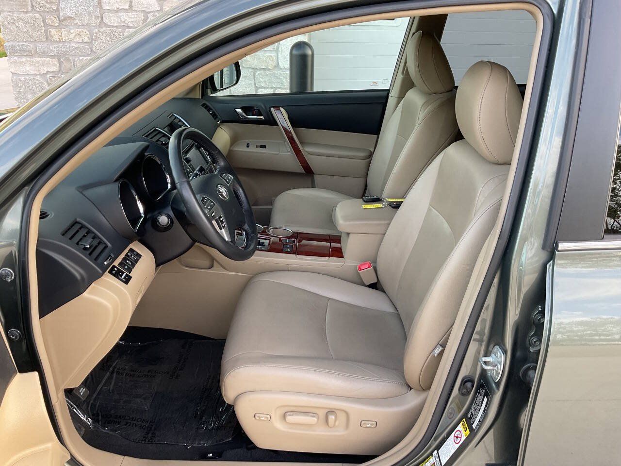 Used 2013 Toyota Highlander Limited AWD/4WD image 13