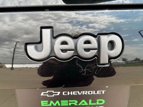 Used 2019 Jeep Cherokee Trailhawk w/ Comfort & Convenience Group AWD/4WD image 8