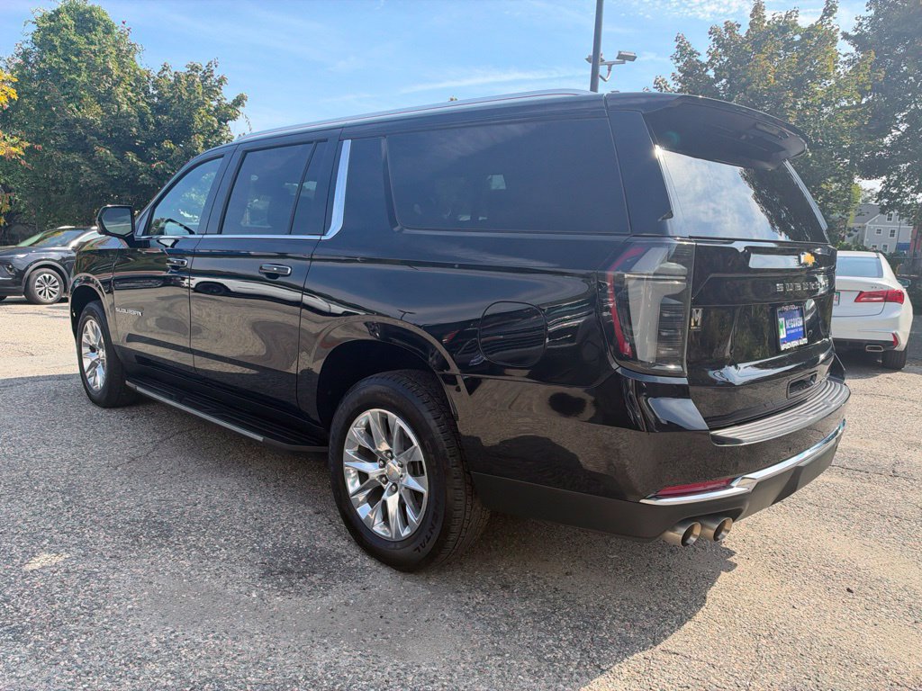 Used 2026 Chevrolet Suburban Premier AWD/4WD image 3