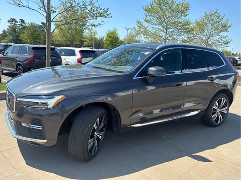 Used 2023 Volvo XC60 B5 Plus AWD/4WD image 4