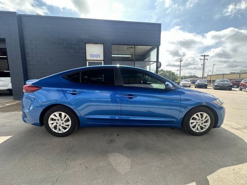 Used 2018 Hyundai Elantra SE w/ SE Connectivity Package 04 FWD image 9