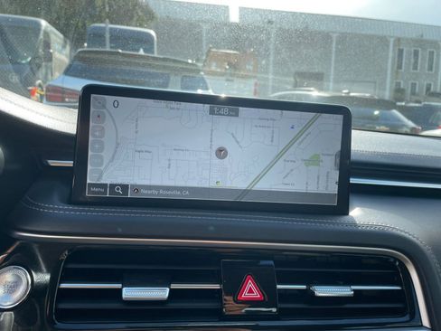 Used 2025 Genesis G70 2.5T image 21