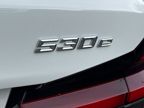 Certified 2023 BMW 530e w/ Premium Package image 38