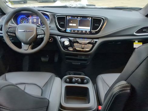 New 2026 Chrysler Pacifica Select image 12