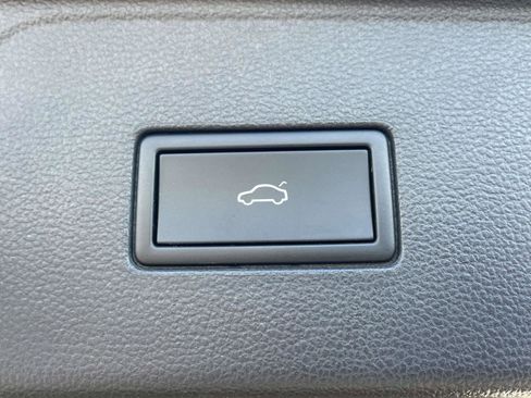 Certified 2024 Volkswagen Atlas SE image 15