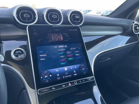 Used 2025 Mercedes-Benz GLC 300 4MATIC image 16