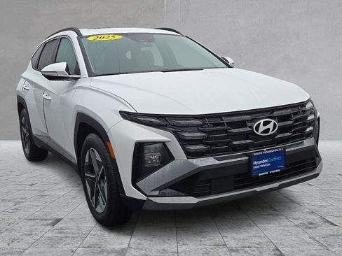 Certified 2025 Hyundai Tucson SEL FWD image 3