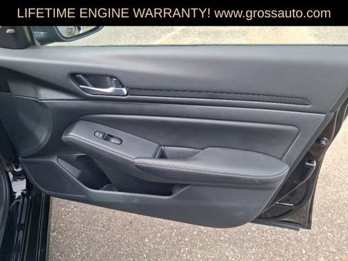 Used 2025 Nissan Altima 2.5 SV FWD image 29