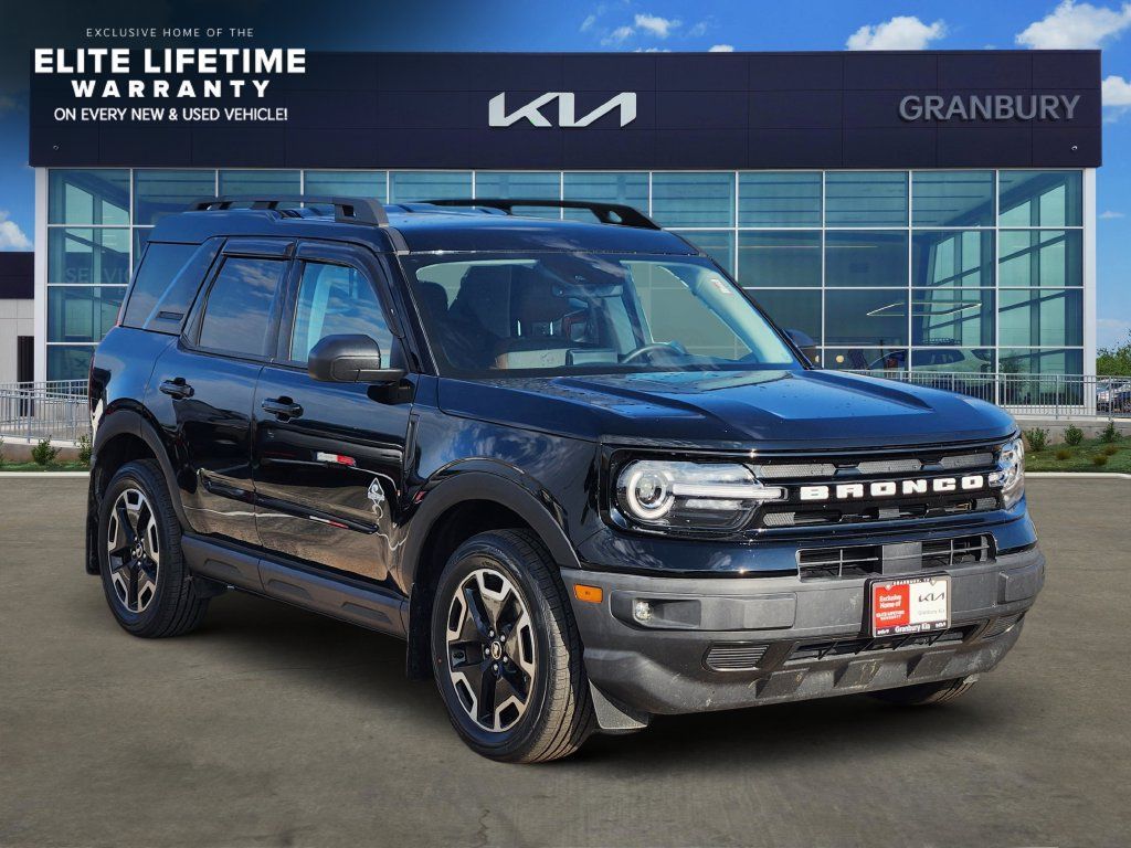 Used 2024 Ford Bronco Sport Outer Banks w/ Tech Package AWD/4WD image 3