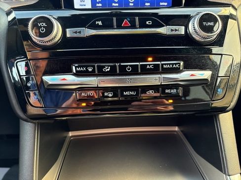 Used 2022 Ford Explorer Platinum w/ Equipment Group 601A image 24