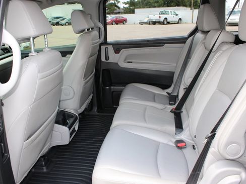 Used 2018 Honda Odyssey Touring image 12
