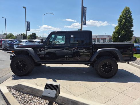Used 2021 Jeep Gladiator Rubicon w/ Trailer Tow Package AWD/4WD image 8