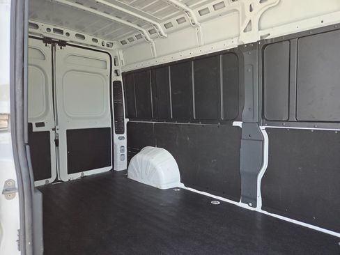 Used 2024 RAM ProMaster 2500 w/ Convenience Group FWD image 19