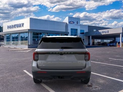 New 2026 Ford Explorer Active RWD image 5