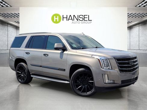 Used 2017 Cadillac Escalade Luxury AWD/4WD image 1