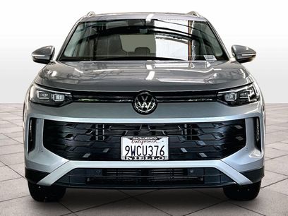 Certified 2025 Volkswagen Tiguan SE w/ Panoramic Sunroof Package