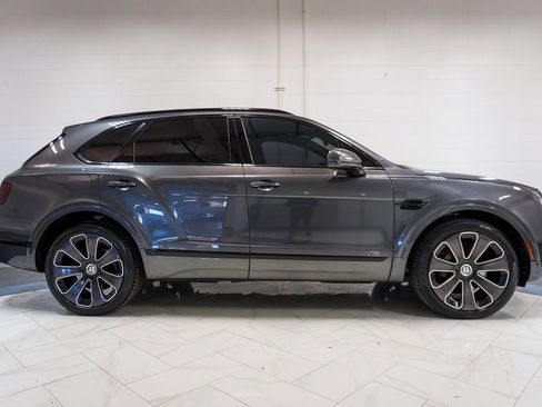 Used 2020 Bentley Bentayga V8 image 40