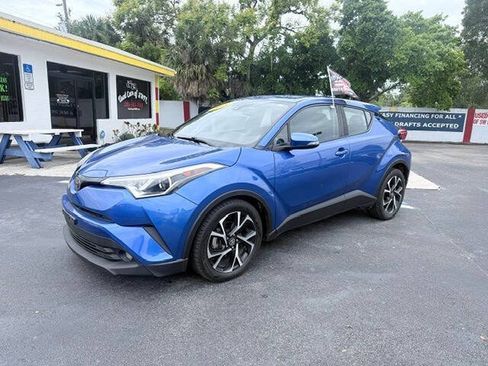 Used 2018 Toyota C-HR XLE FWD image 3