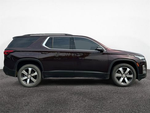 Used 2022 Chevrolet Traverse LT w/ LT Premium Package image 6