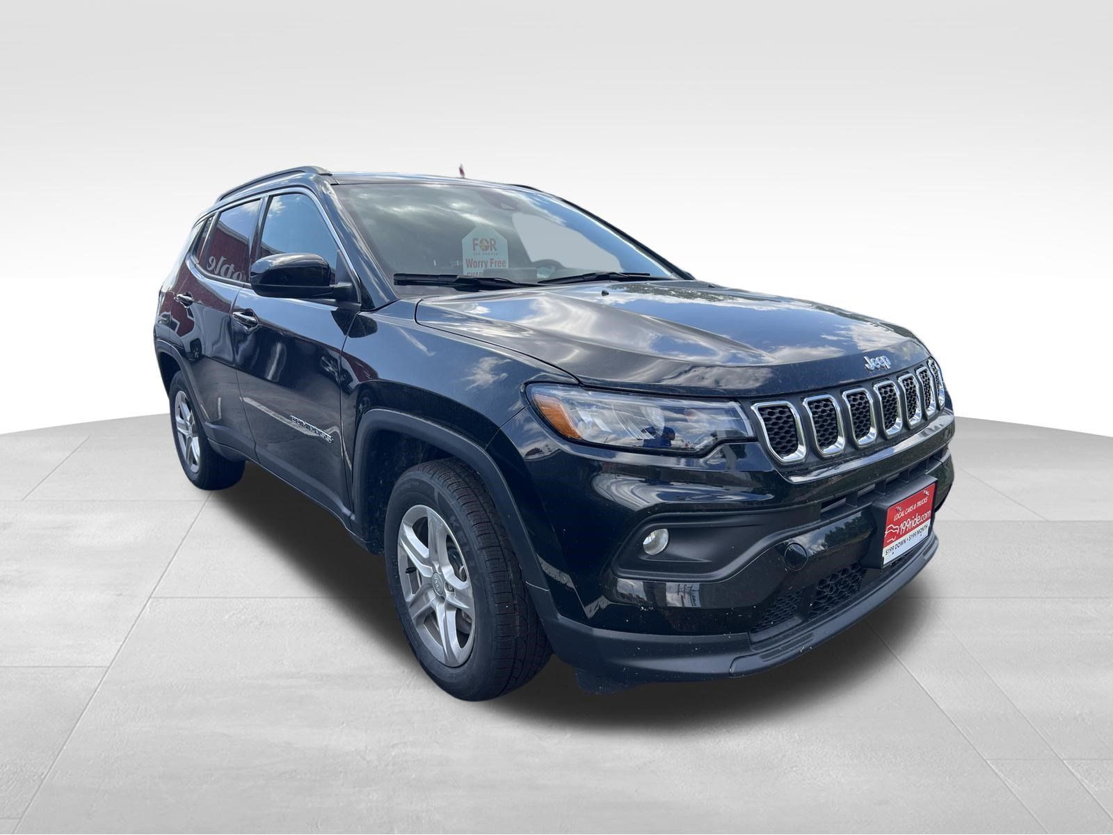 Used 2024 Jeep Compass Latitude AWD/4WD image 3