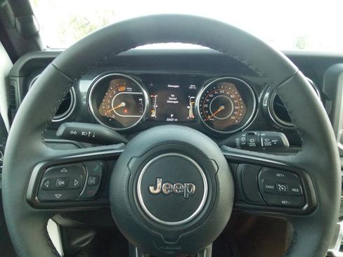 Used 2023 Jeep Wrangler Unlimited Sport AWD/4WD image 8