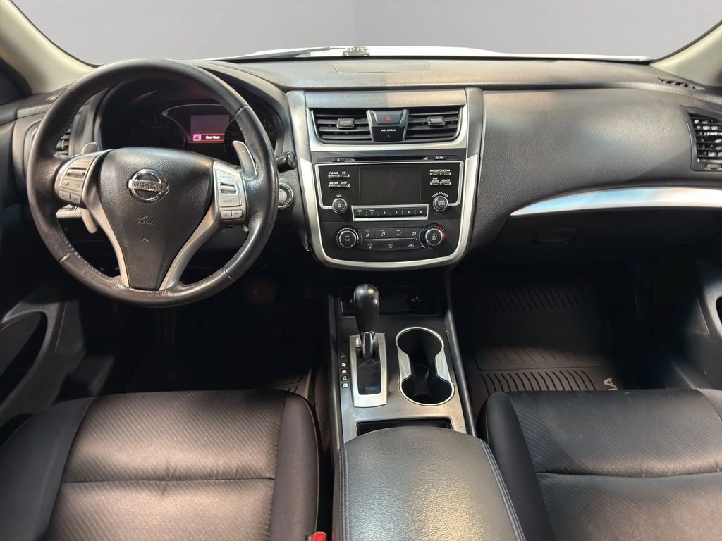 Used 2017 Nissan Altima 2.5 SR w/ Midnight Edition Package FWD image 14