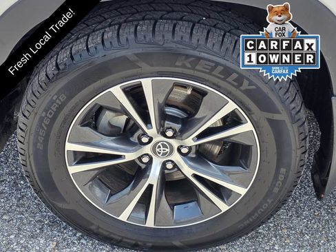 Used 2019 Toyota Highlander LE AWD/4WD image 29