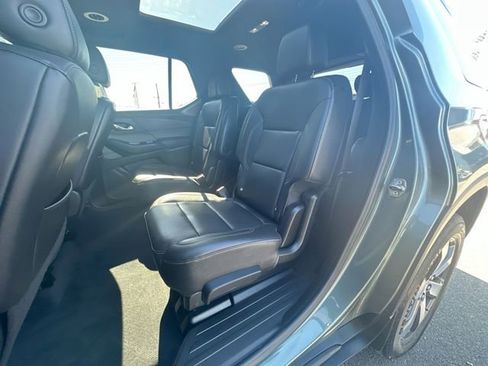 Used 2022 Chevrolet Traverse LT w/ LT Premium Package AWD/4WD image 25