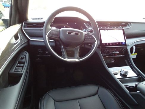 Used 2025 Jeep Grand Cherokee Limited w/ Black Appearance Package image 19