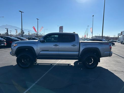 Certified 2020 Toyota Tacoma TRD Off-Road image 2
