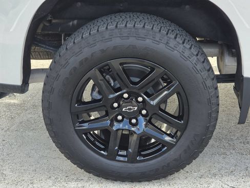 Used 2026 Chevrolet Silverado 1500 Custom w/ Turbomax Blackout Package RWD image 10