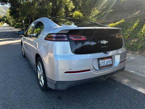 Used 2012 Chevrolet Volt Premium w/ Premium Trim Package image 3