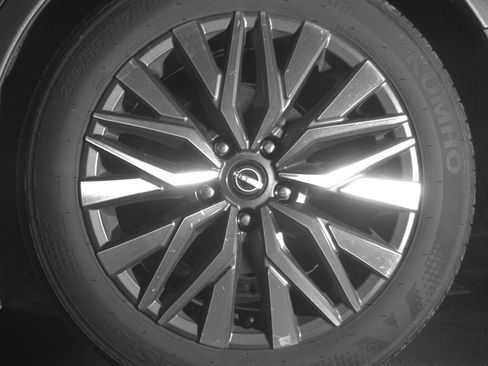 Used 2025 Nissan Altima 2.5 SV FWD image 14
