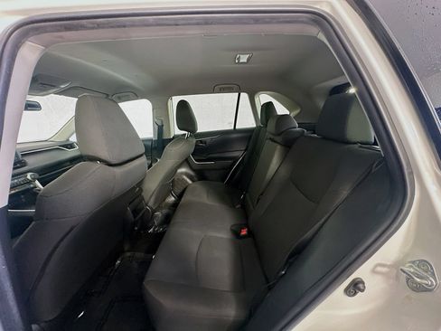 Used 2021 Toyota RAV4 LE AWD/4WD image 22
