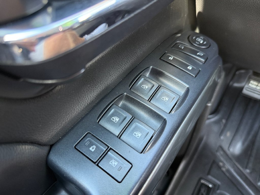 Used 2018 Chevrolet Silverado 1500 LT w/ LT Eassist Package AWD/4WD image 25