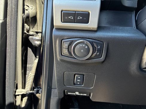 Used 2017 Ford F250 Lariat w/ Chrome Package image 18