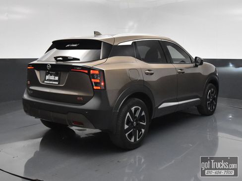 Used 2025 Nissan Kicks SR FWD image 43