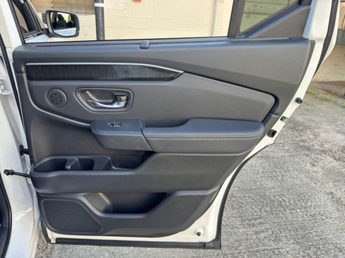 Used 2023 Honda Pilot Elite image 47