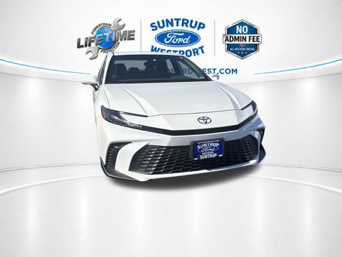 Used 2025 Toyota Camry SE FWD image 6