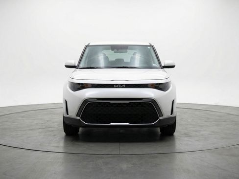 Used 2025 Kia Soul LX w/ LX Technology Package FWD image 2